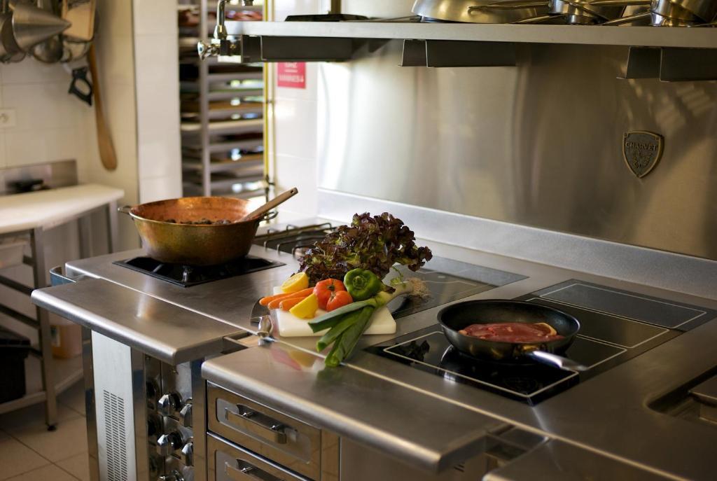 Logis Hotel Restaurant La Porte Des Cevennes Anduze Zewnętrze zdjęcie