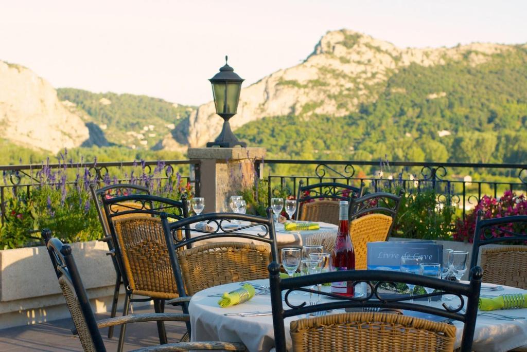 Logis Hotel Restaurant La Porte Des Cevennes Anduze Zewnętrze zdjęcie